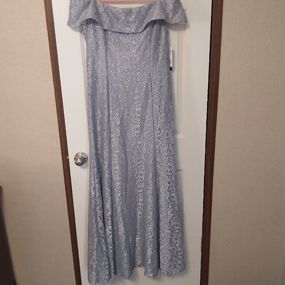 CACHET' NY Lace off the Shoulder Sky Blue Silver Trumpet Evening Gown Sparkle 14 - Picture 2 of 9